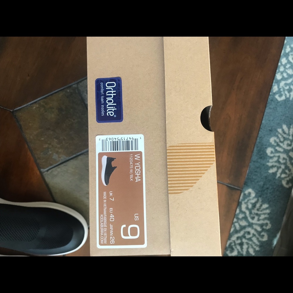 UGG - Picture 6 of 6